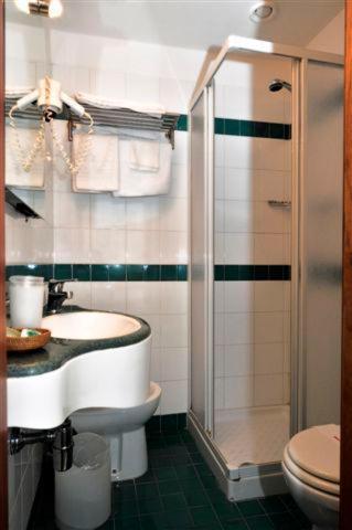 Hotel Boston Livorno Bagian luar foto
