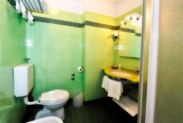 Hotel Boston Livorno Bagian luar foto
