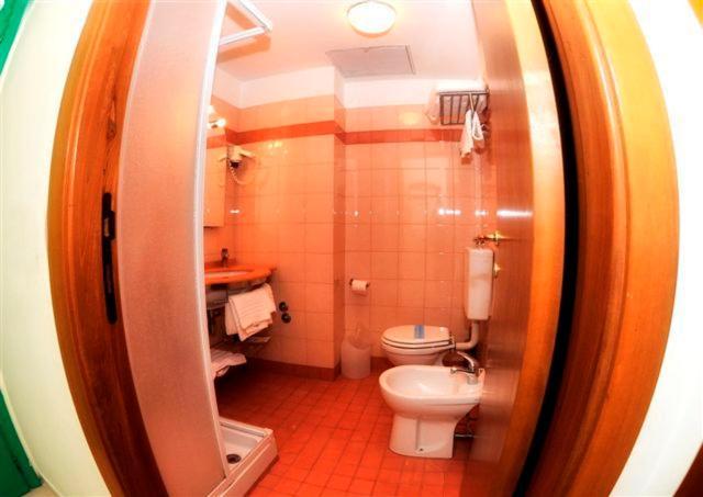 Hotel Boston Livorno Bagian luar foto