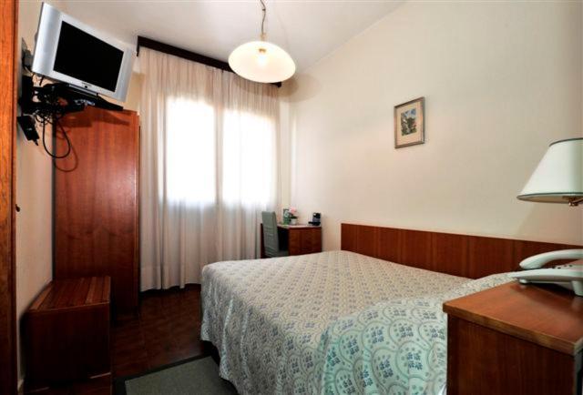 Hotel Boston Livorno Bagian luar foto