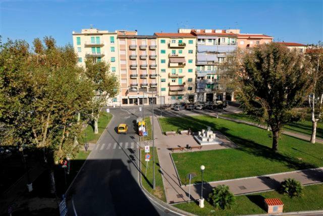 Hotel Boston Livorno Bagian luar foto