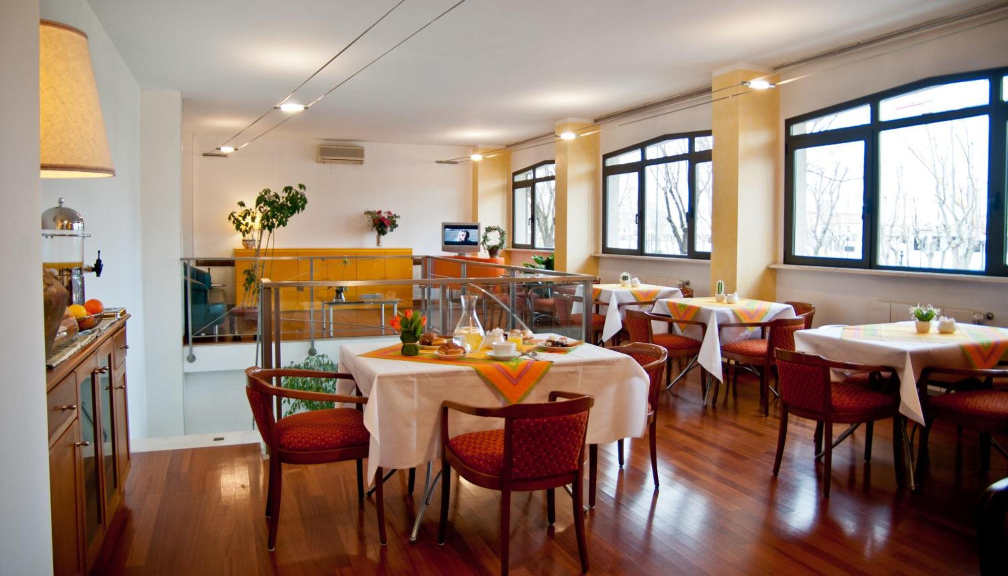 Hotel Boston Livorno Bagian luar foto