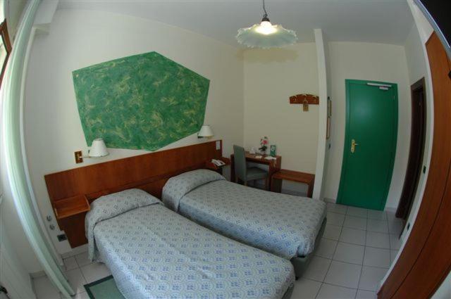Hotel Boston Livorno Bagian luar foto